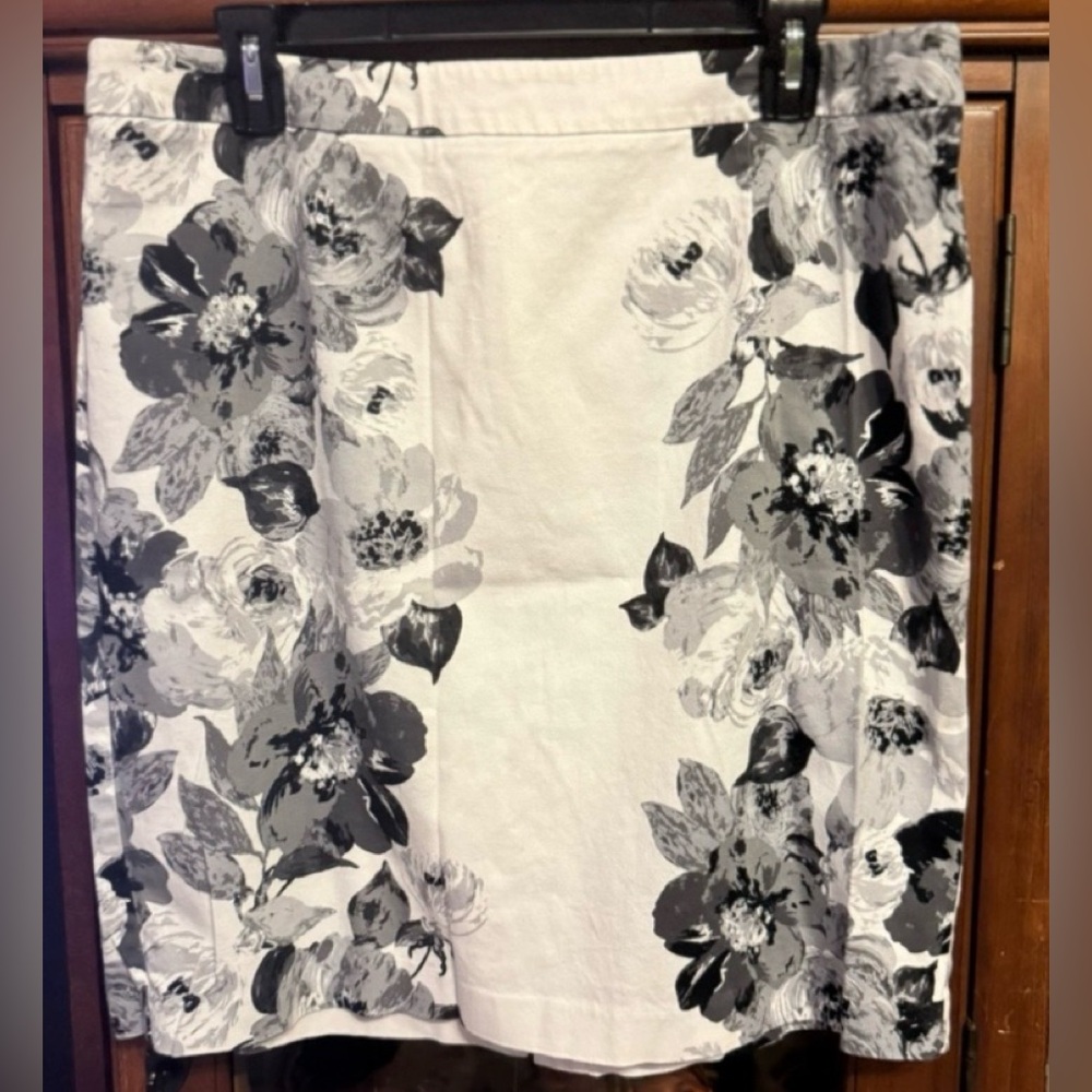 Apt. 9 Mini Skirt w Back Zippdr & Clasp and Back Slit size 16